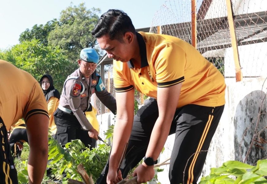 Polda Jatim Gelar Kerja Bakti Serentak Laksanakan Program Gerakan Indonesia Asri