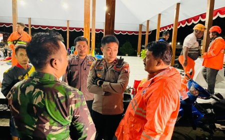 Polres Jember Evakuasi Korban Banjir di Rambipuji Pastikan Bantuan Tersalurkan