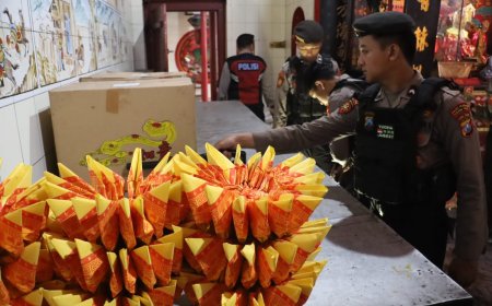 Polres Pelabuhan Tanjungperak Sterilisasi Klenteng Jelang Perayaan Imlek