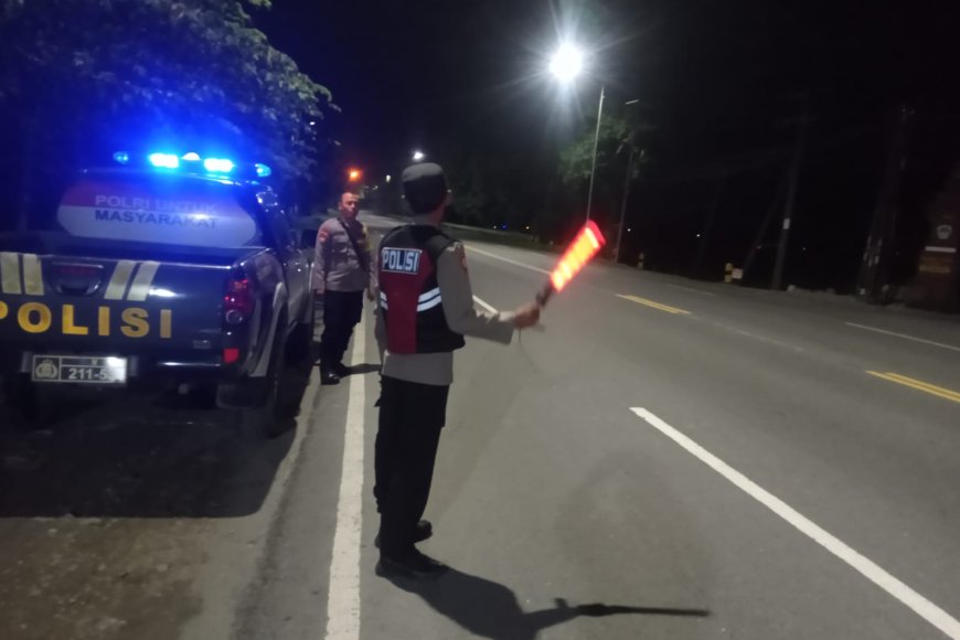 Malam Minggu Aman: Polsek Balerejo Sisir Jalan Raya Madiun-Surabaya dengan Rotator Biru