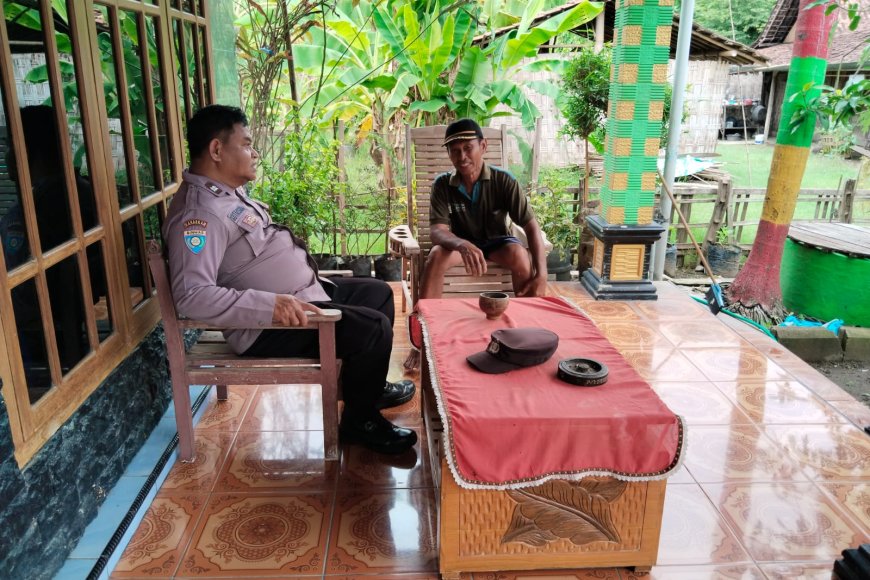 Ngopi Bareng Ketua RW 02, Bhabinkamtibmas Polsek Balerejo Titip Pesan Siaga Bencana dan Perdamaian Desa Simo