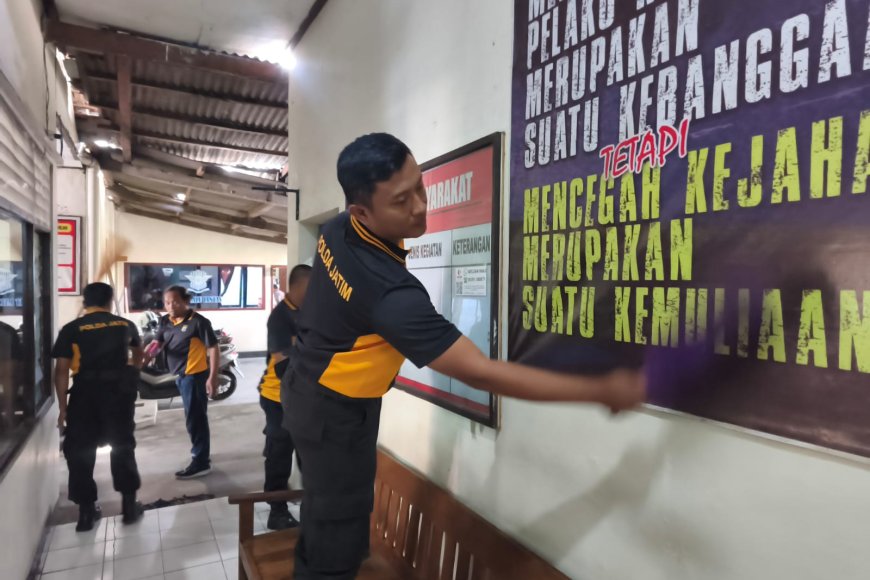 Tingkatkan Sinergitas dan Kebersihan, Personel Polsek Balerejo Gelar Apel Pagi dan Kerja Bakti Bersama