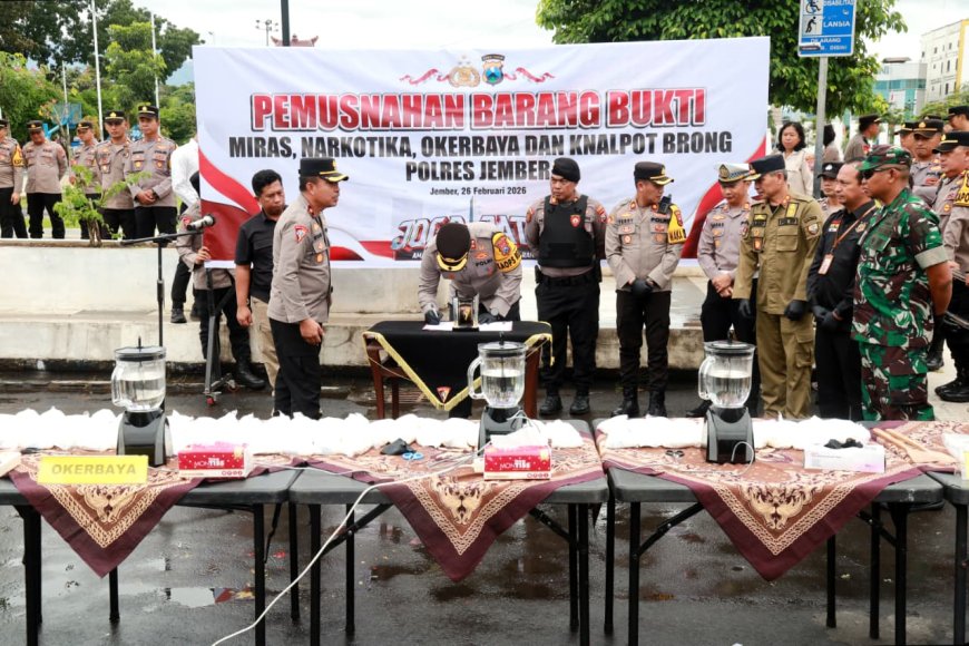 Polres Jember Musnahkan Ribuan Botol Miras Hasil Operasi Pekat di Bulan Ramadhan