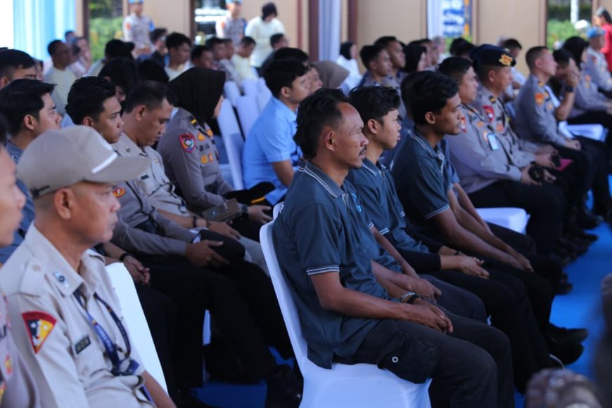 Jelang Lebaran, Kapolri Salurkan Tali Asih dan Sembako kepada Personel Polri