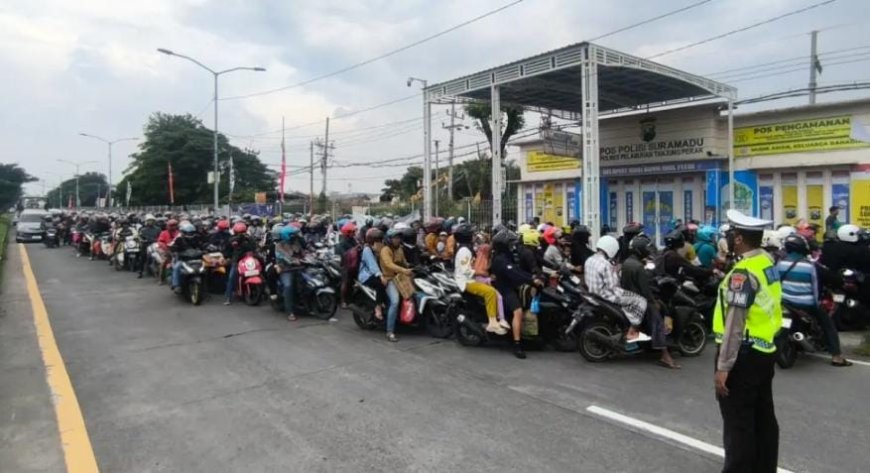 Puncak Mudik, Polres Pelabuhan Tanjungperak Lakukan Rekayasa Lalu Lintas di Suramadu