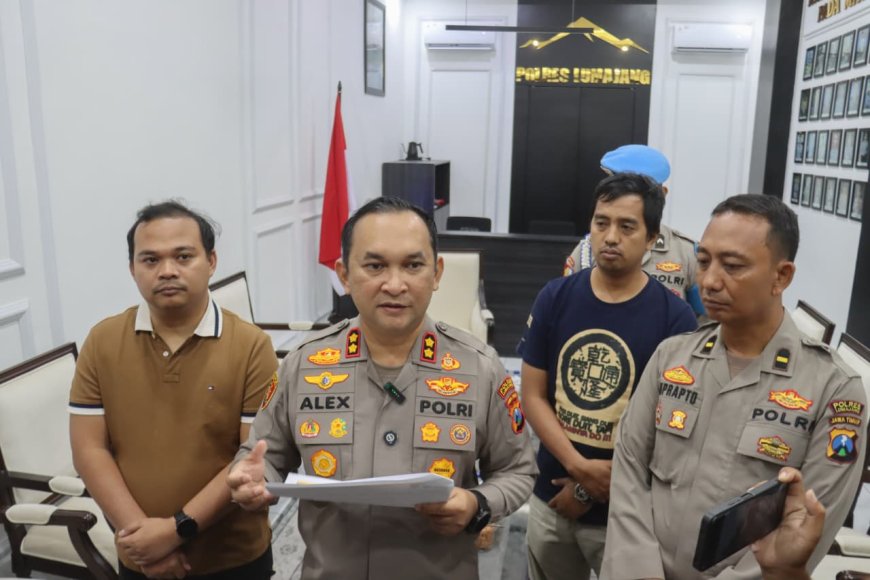 Polres Lumajang Amankan 10 Terduga Pelaku Penganiayaan Kepala Desa Pakel
